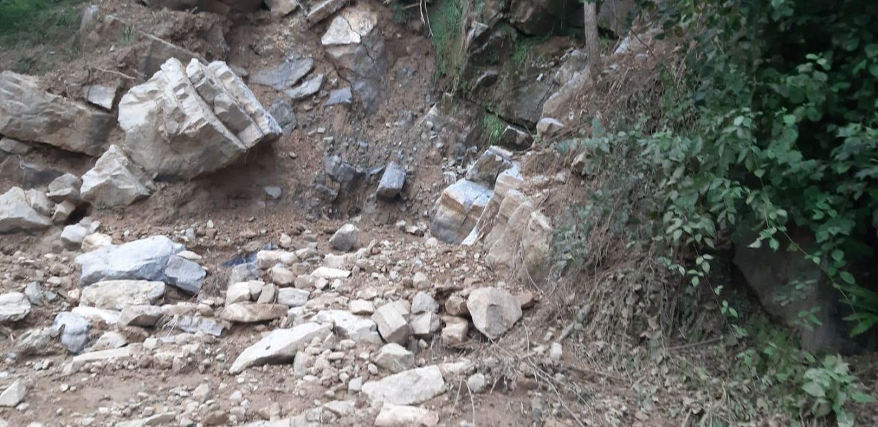 Mahalle adı gibi 5 metre aşağı kaydı 5