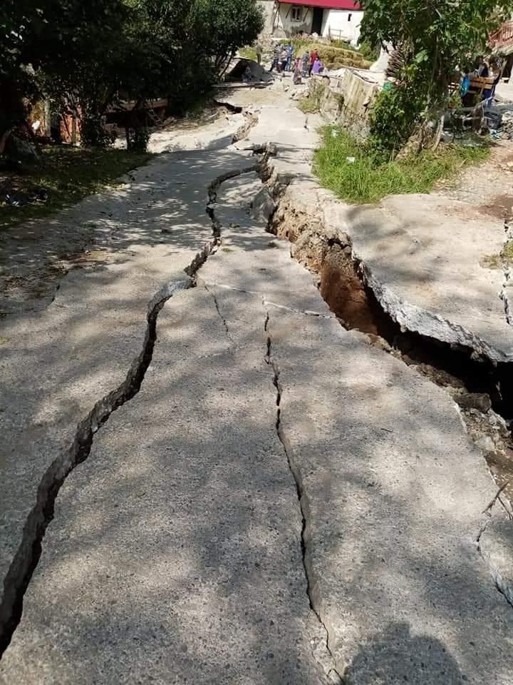 Mahalle adı gibi 5 metre aşağı kaydı 26