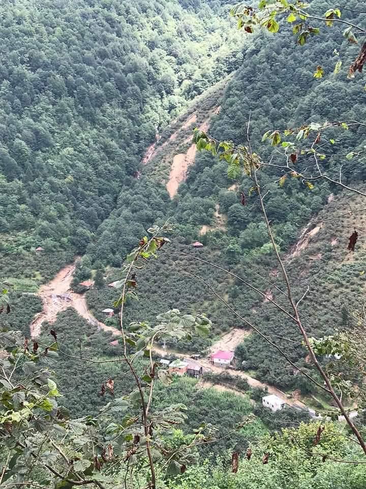 Mahalle adı gibi 5 metre aşağı kaydı 25