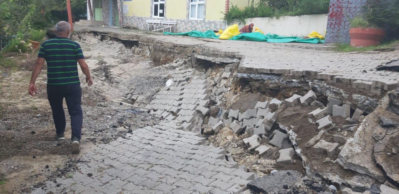 Mahalle adı gibi 5 metre aşağı kaydı 11