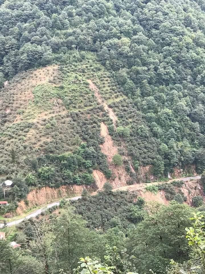 Mahalle adı gibi 5 metre aşağı kaydı 23