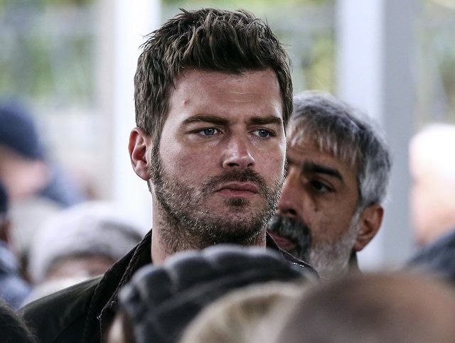 Kıvanç Tatlıtuğ apar topar hastaneye gitti! 2