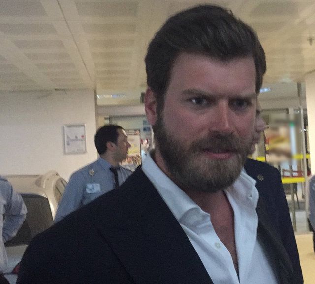 Kıvanç Tatlıtuğ apar topar hastaneye gitti! 7