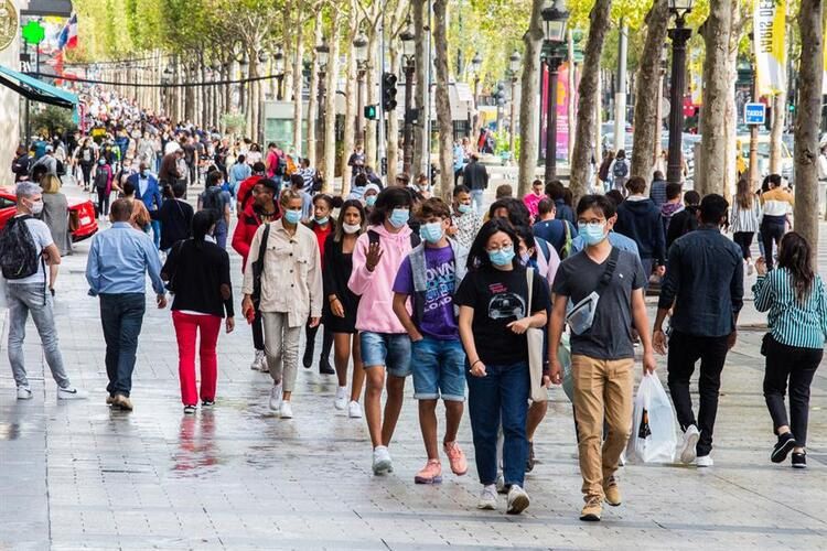 Önlemlere rağmen korkutan artış sürüyor... Avrupa koronavirüse diz çöktü 14