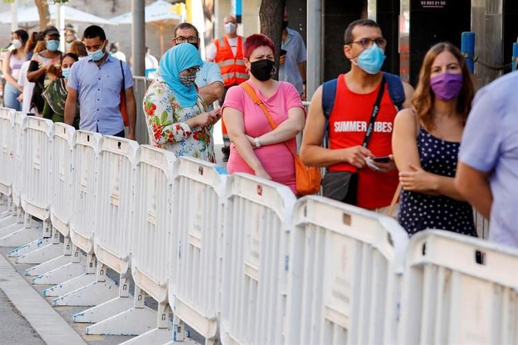 Önlemlere rağmen korkutan artış sürüyor... Avrupa koronavirüse diz çöktü 17