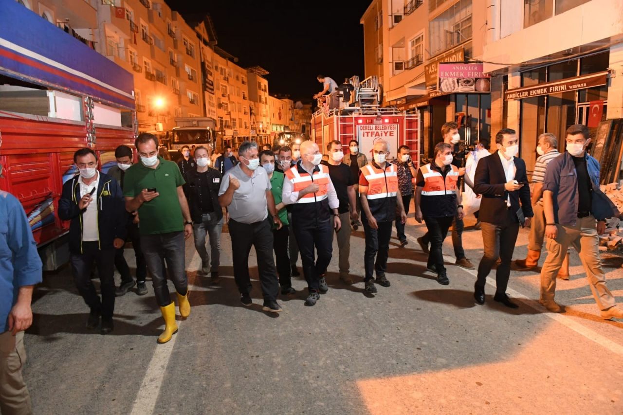 Bakan Karaismailoğlu'ndan Dereli'de gece mesaisi 3