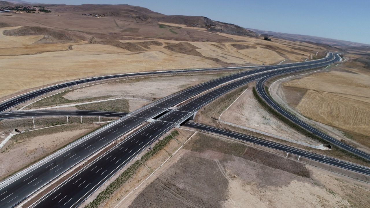 Ankara-Niğde Otoyolu 4 Eylül Cuma günü hizmete açılıyor! O yol 2 saat 22 dakikaya düştü... 3