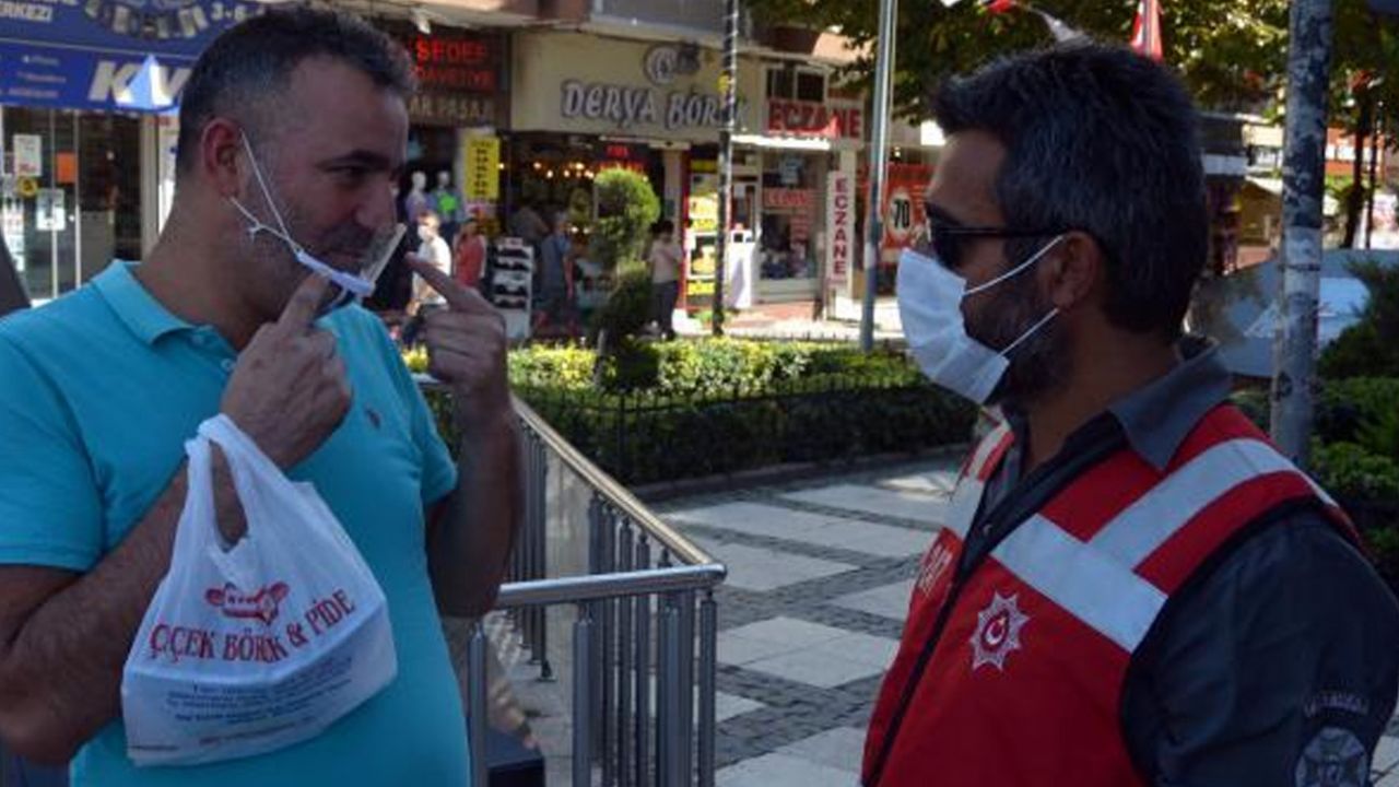 Polis denetimini gören maskesini taktı! 1