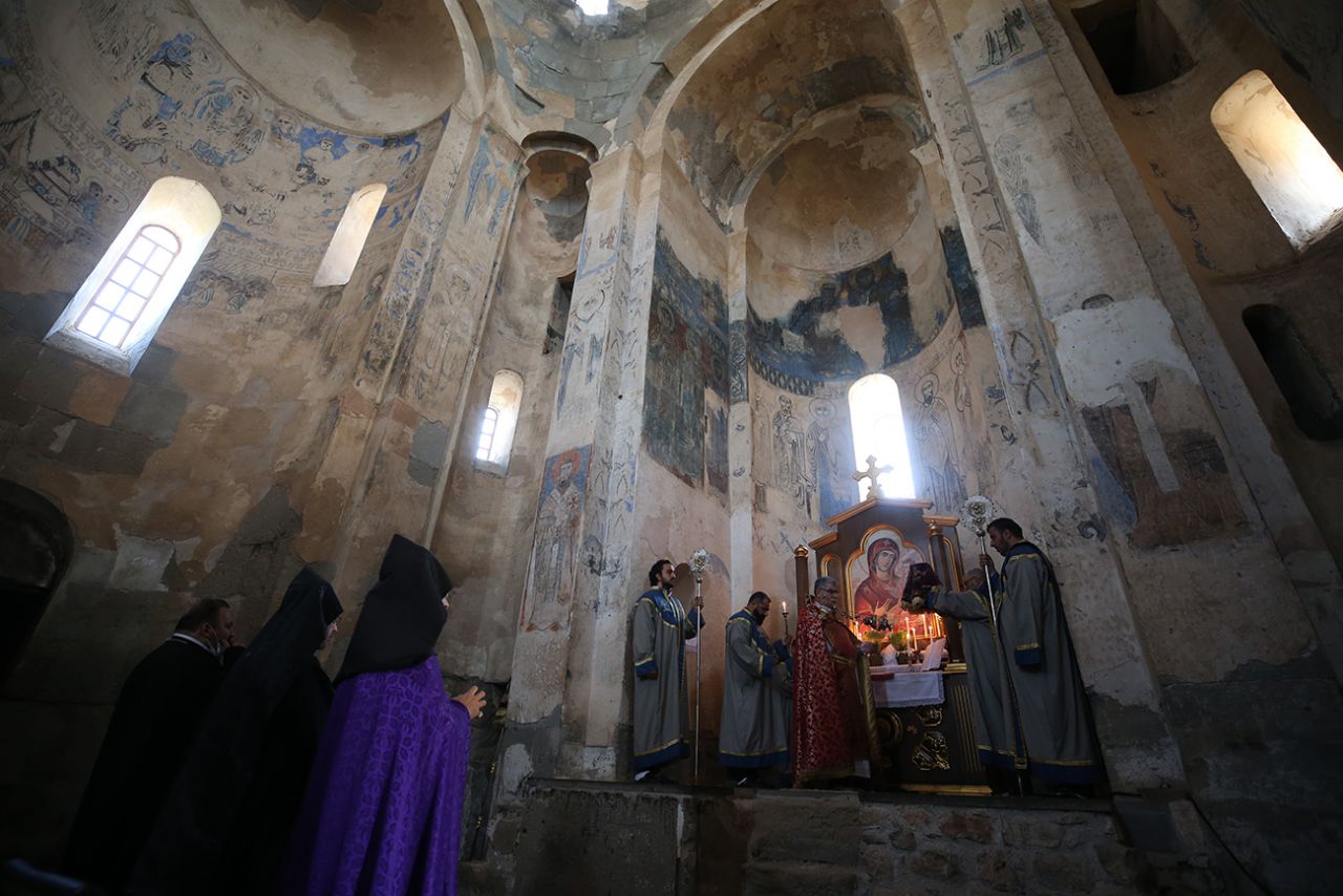 Akdamar Kilisesi'ndeki ayin Kovid-19 tedbirleri altında başladı 7