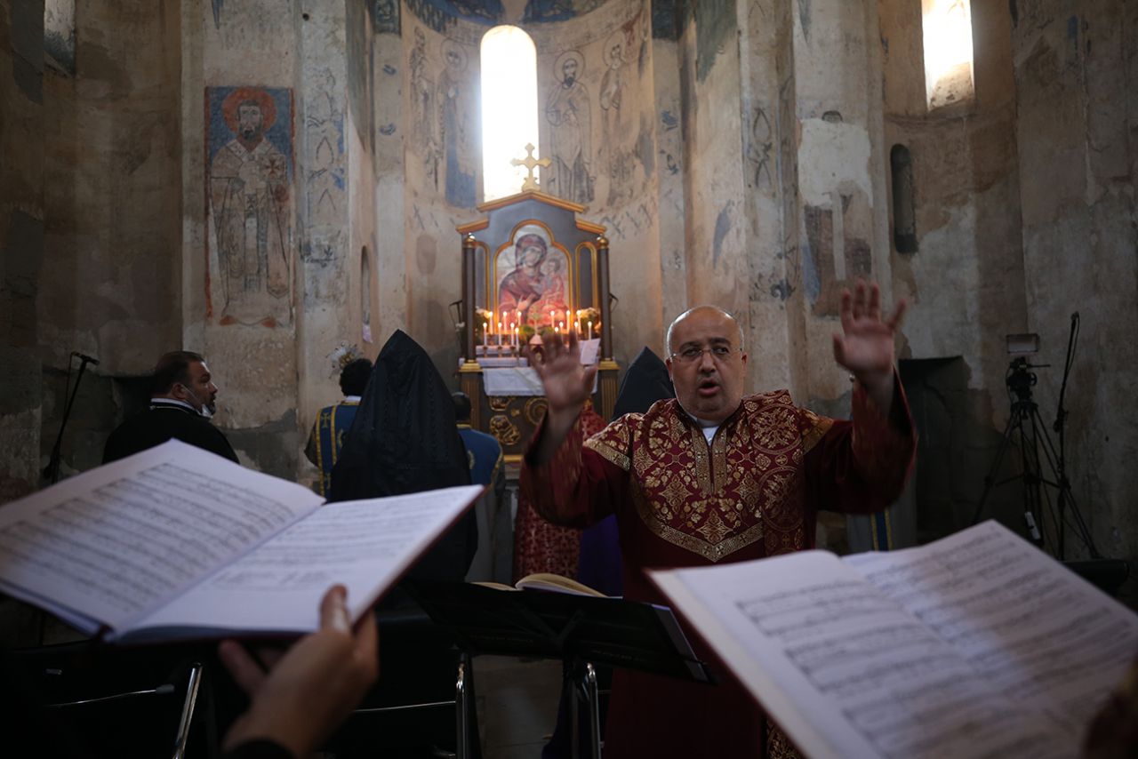 Akdamar Kilisesi'ndeki ayin Kovid-19 tedbirleri altında başladı 9