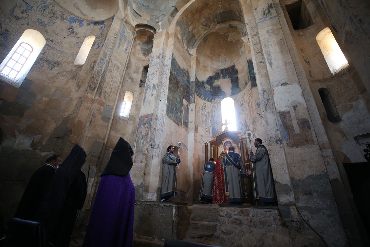Akdamar Kilisesi'ndeki ayin Kovid-19 tedbirleri altında başladı 15