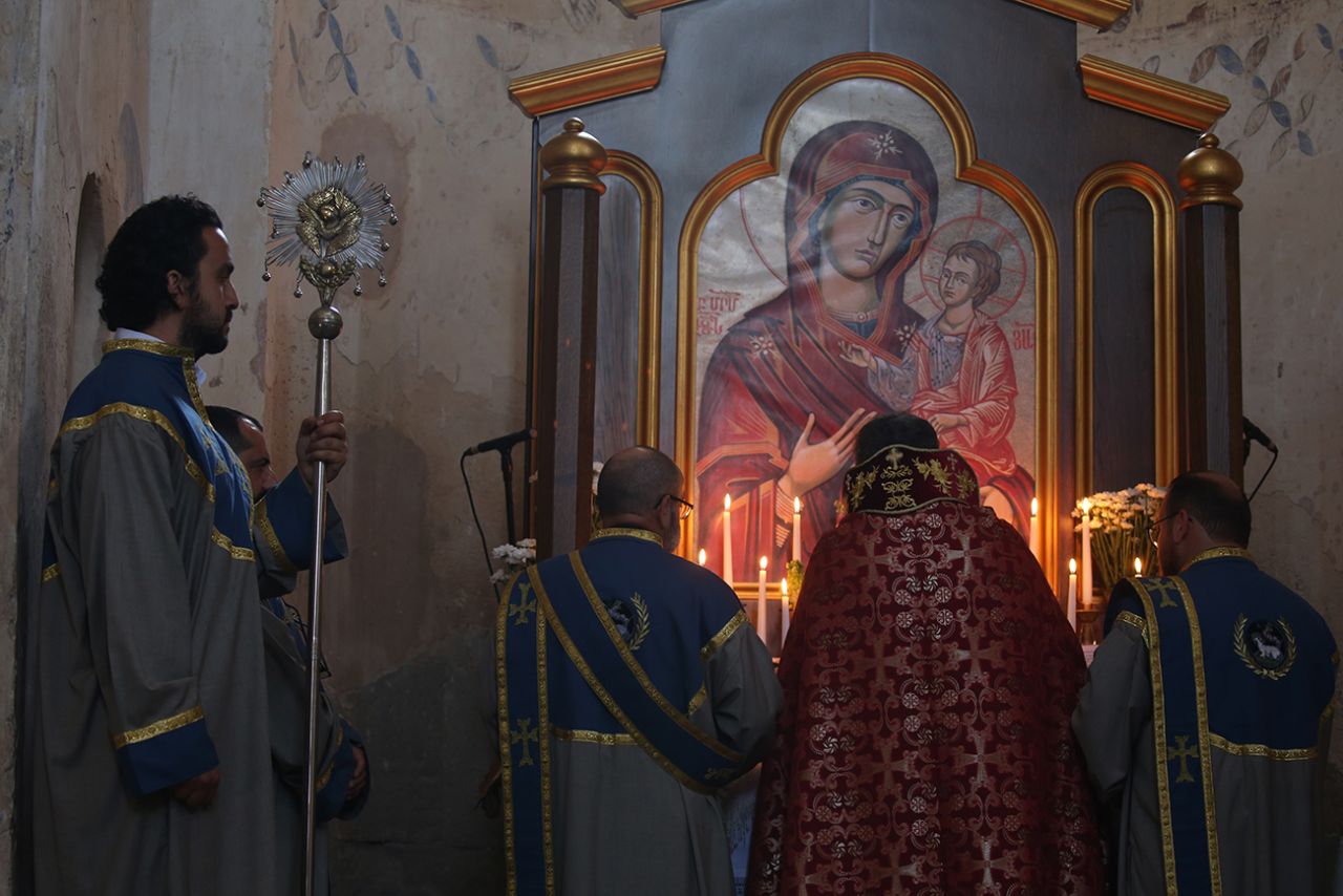 Akdamar Kilisesi'ndeki ayin Kovid-19 tedbirleri altında başladı 16