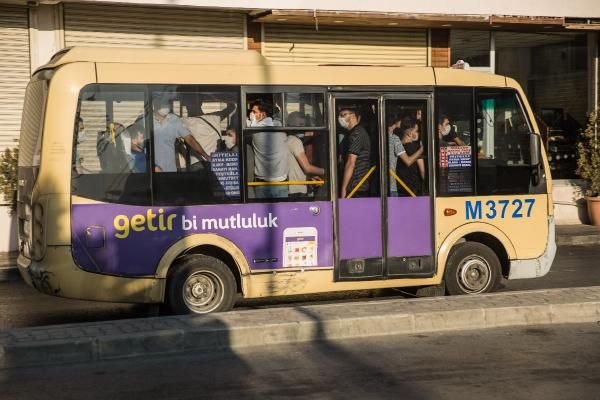 İstanbul'da toplu ulaşımda sosyal mesafesiz ayakta yolculuk 6