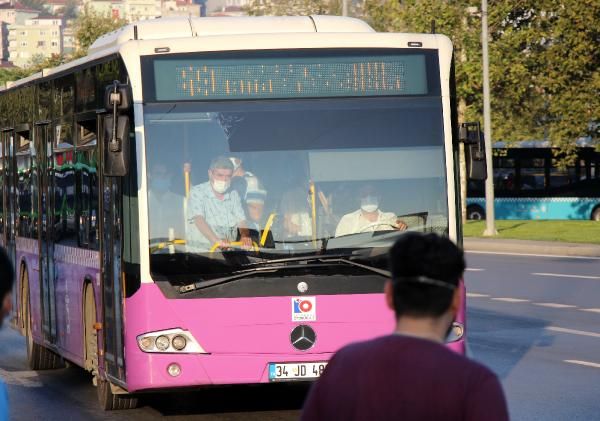 İstanbul'da toplu ulaşımda sosyal mesafesiz ayakta yolculuk 5