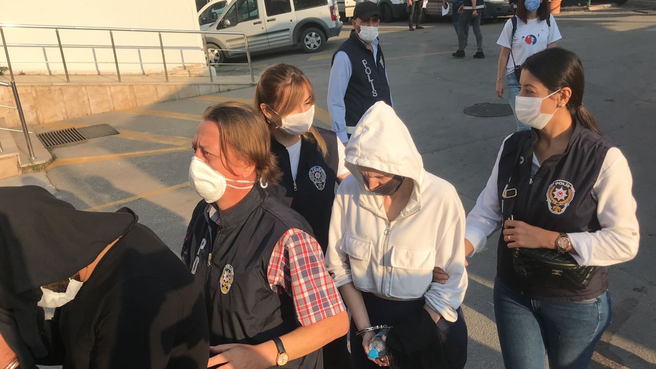Bursa'da taksici tecavüz etti fuhuş yaptırdı! 2