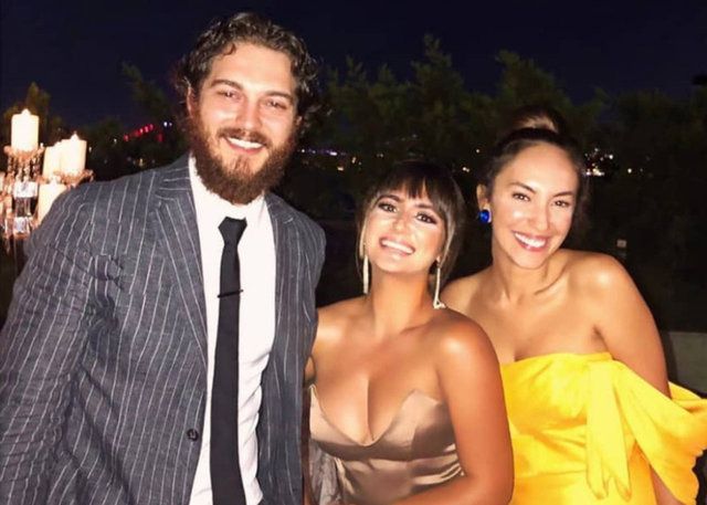 Çağatay Ulusoy ile sevgilisi Duygu Sarışın'dan mutluluk pozu 1