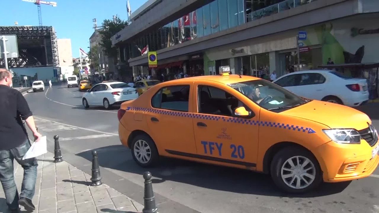 Yaralı kadını görünce çekip gitti! 1