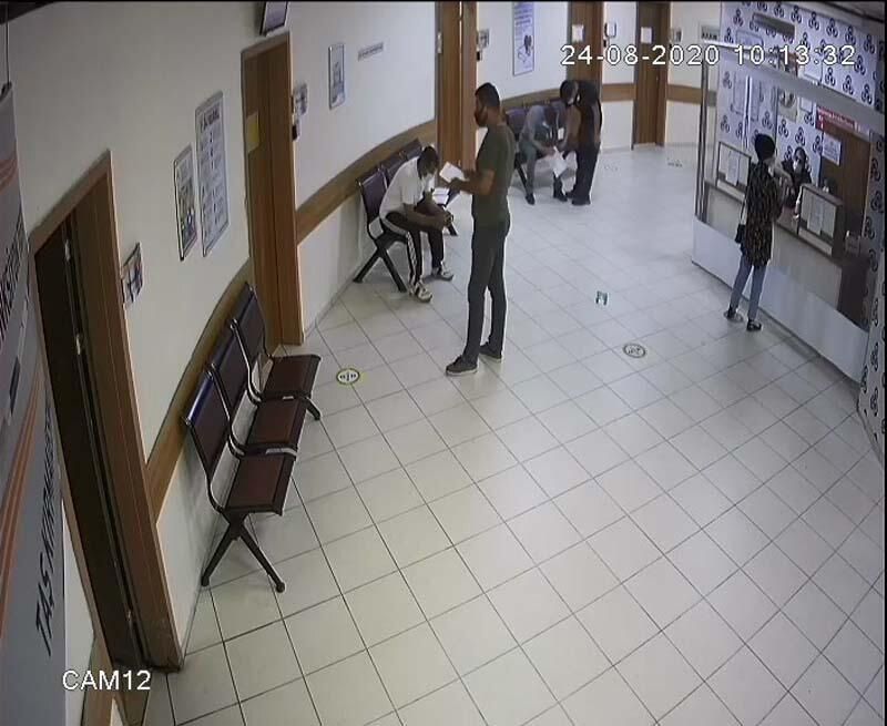 Tartıştığı doktor kapıyı üzerine kapattı... 2 parmağı koptu! 1