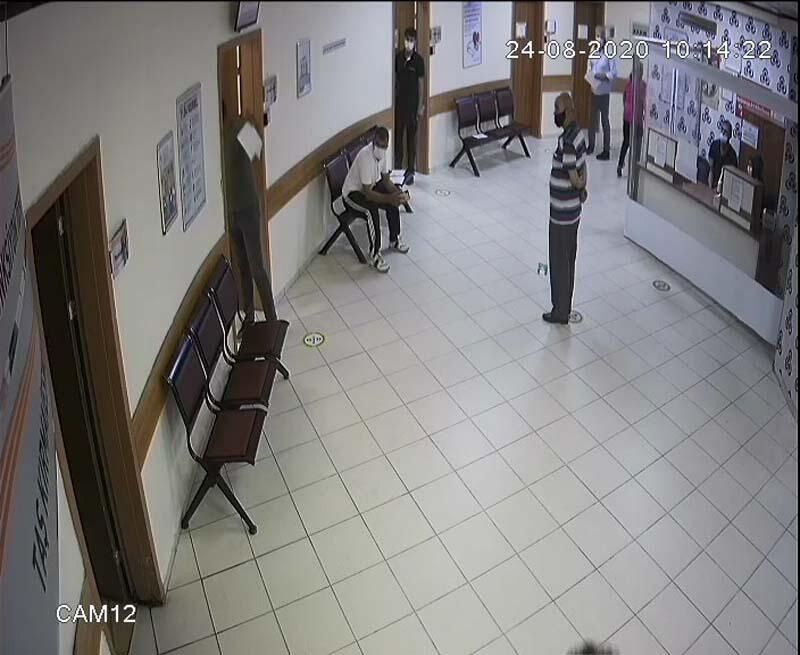 Tartıştığı doktor kapıyı üzerine kapattı... 2 parmağı koptu! 3