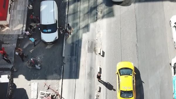 Kadıköy'de bitmeyen kaldırım çalışması isyan ettirdi 2