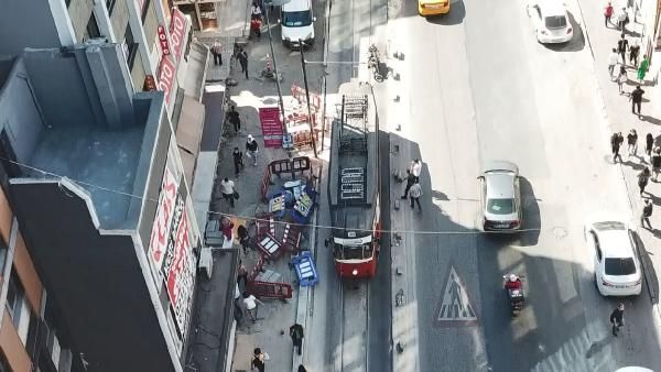 Kadıköy'de bitmeyen kaldırım çalışması isyan ettirdi 3