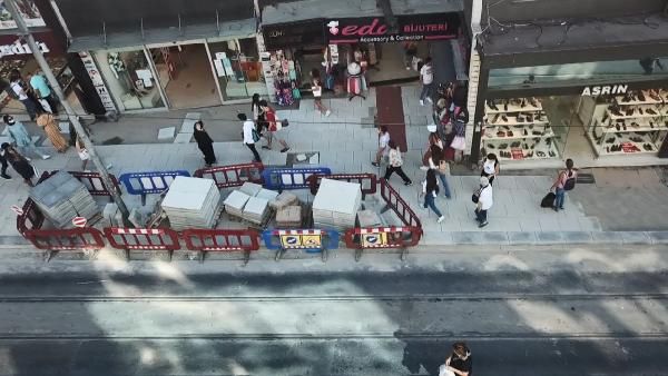Kadıköy'de bitmeyen kaldırım çalışması isyan ettirdi 4