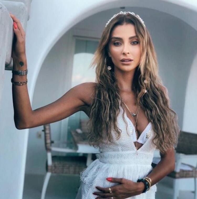 Özge Ulusoy'un yıllar içindeki değişimi şaşırttı! 2