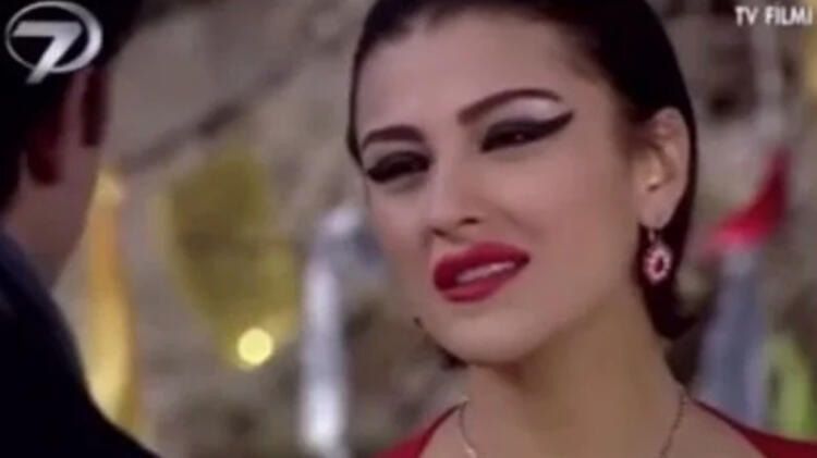Özge Ulusoy'un yıllar içindeki değişimi şaşırttı! 4