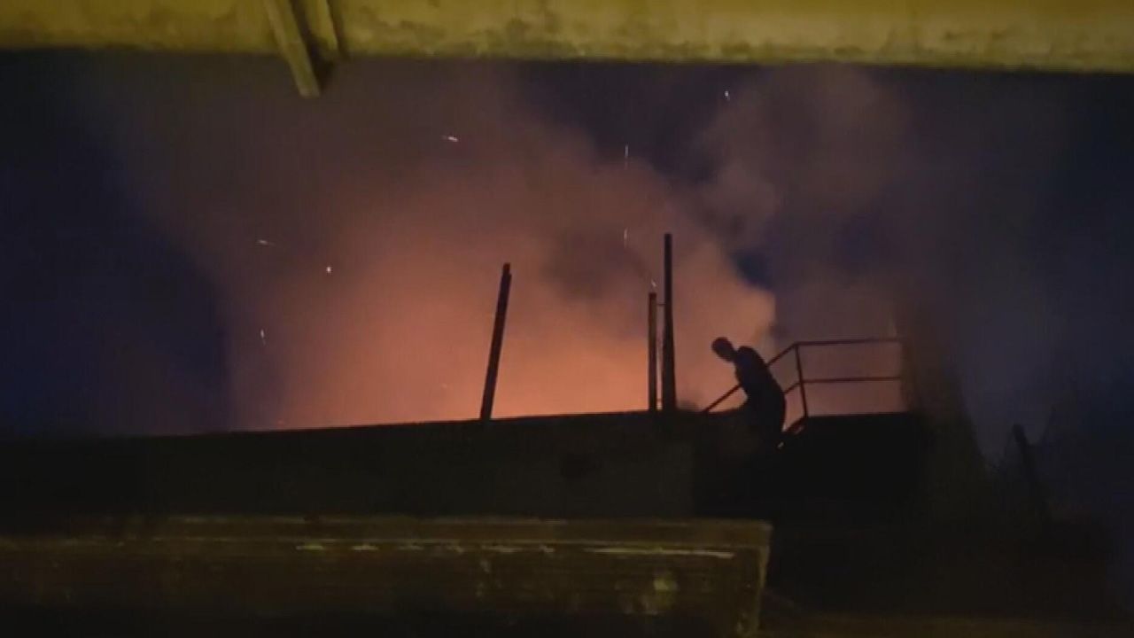 Beyoğlu'nda geçen yıl yangında 4 kişinin öldüğü bina yine yandı 2