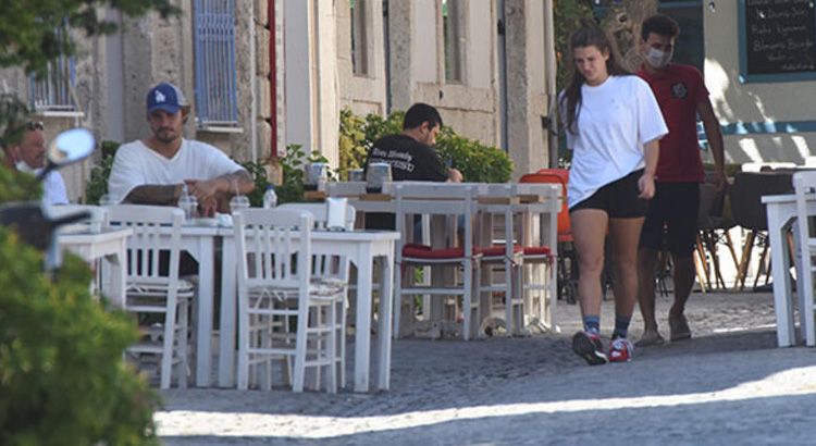 Survivor Nisa Bölükbaşı ve Barış Murat Yağcı, Çeşme'de! 4
