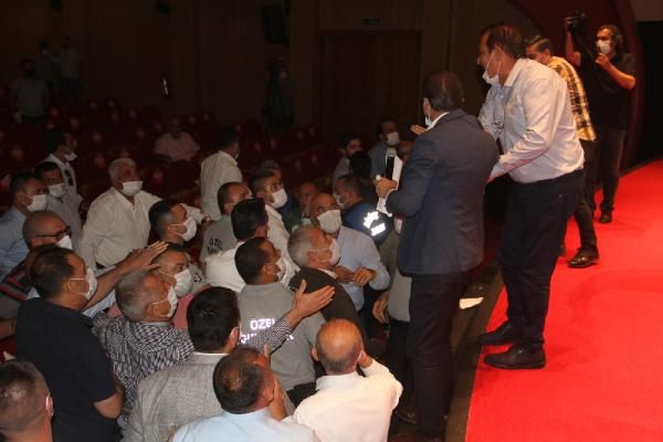 Adana'da belediye meclisinde yumruklar konuştu 9