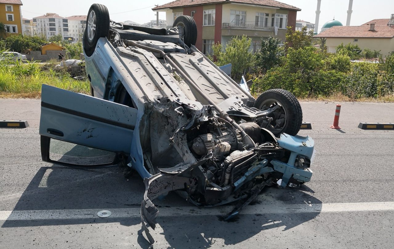 Kaplumbağayı kurtarmak isterken takla attılar 11