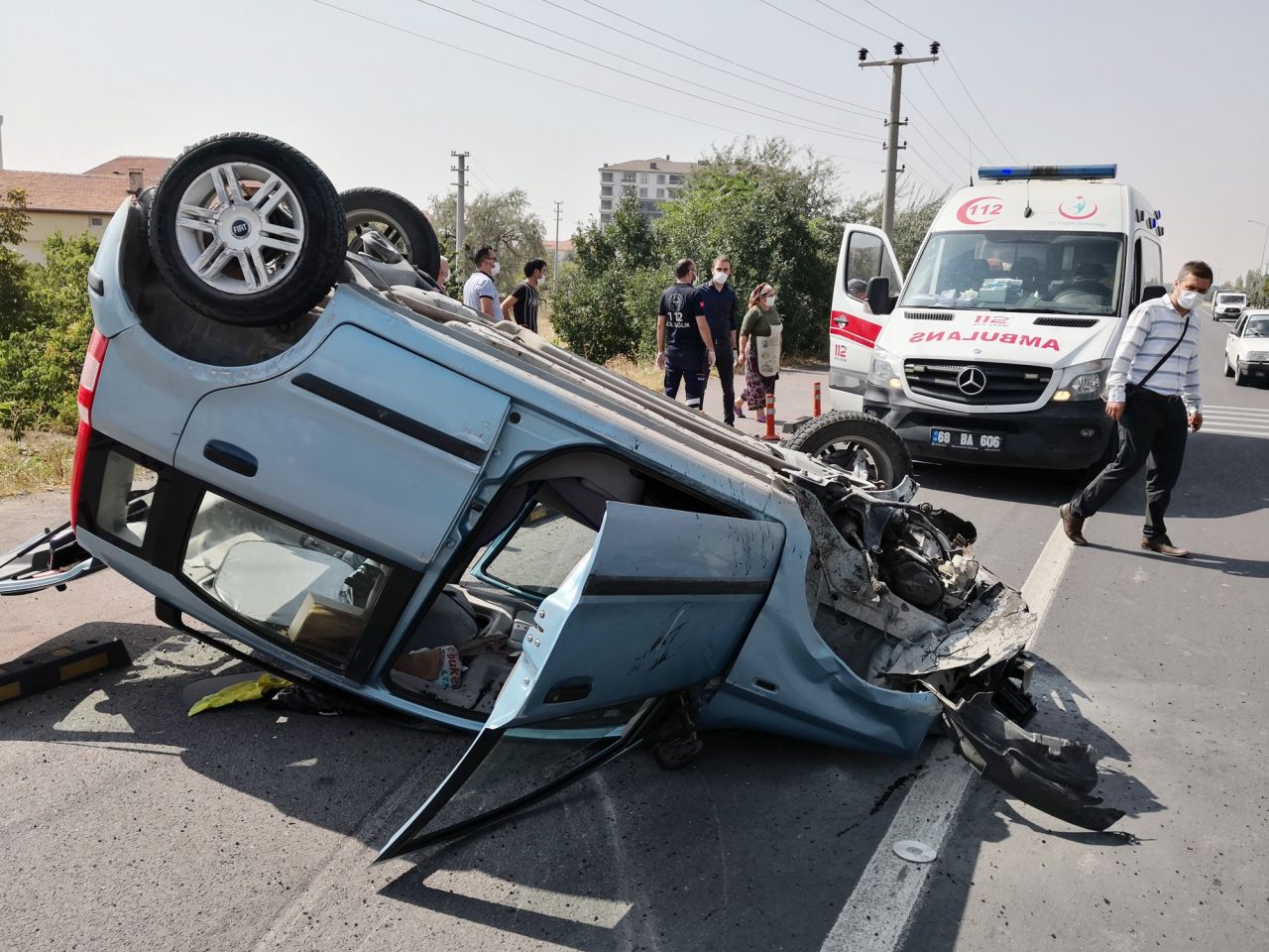 Kaplumbağayı kurtarmak isterken takla attılar 4