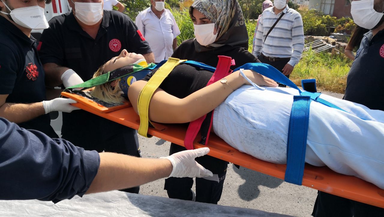 Kaplumbağayı kurtarmak isterken takla attılar 7