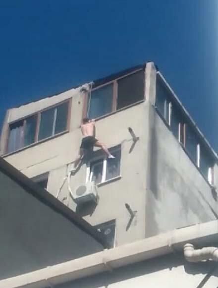 Pencereye tırmanırken düşerek hayatını kaybetti! 2