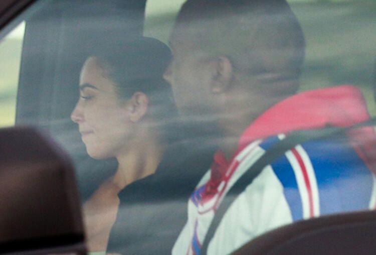 Kanye West, Grammy ödülünün üzerine tuvaletini yaptı 5
