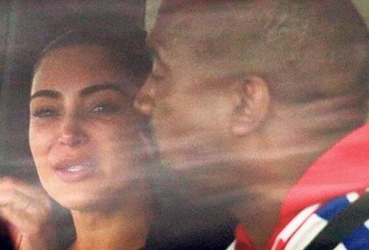 Kanye West, Grammy ödülünün üzerine tuvaletini yaptı 6