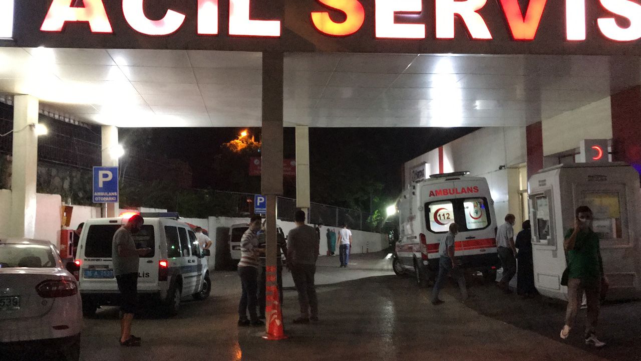 Karısını evde başka erkekle bulan koca, önce dehşet saçtı sonra boğazına bıçağı dayadı! 1