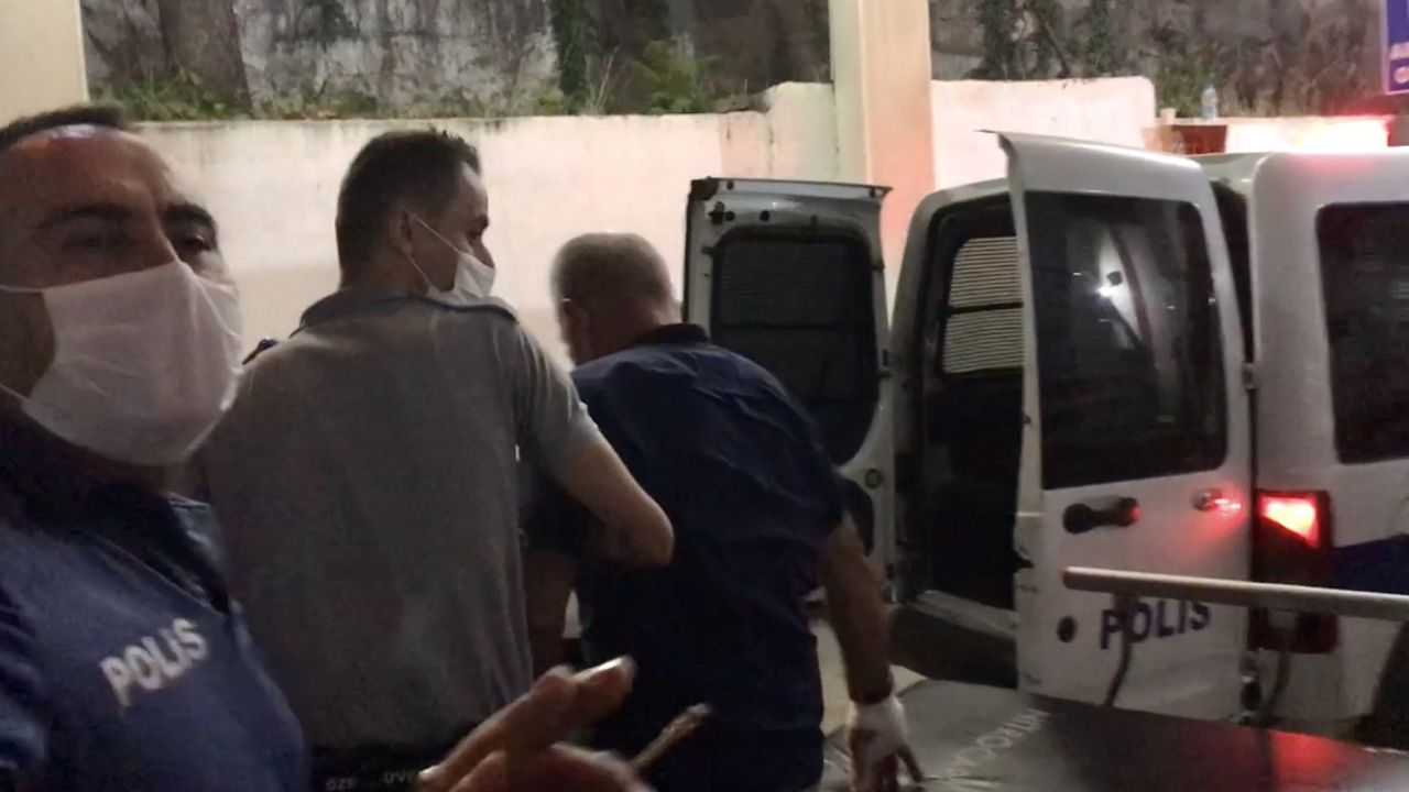 Karısını evde başka erkekle bulan koca, önce dehşet saçtı sonra boğazına bıçağı dayadı! 3