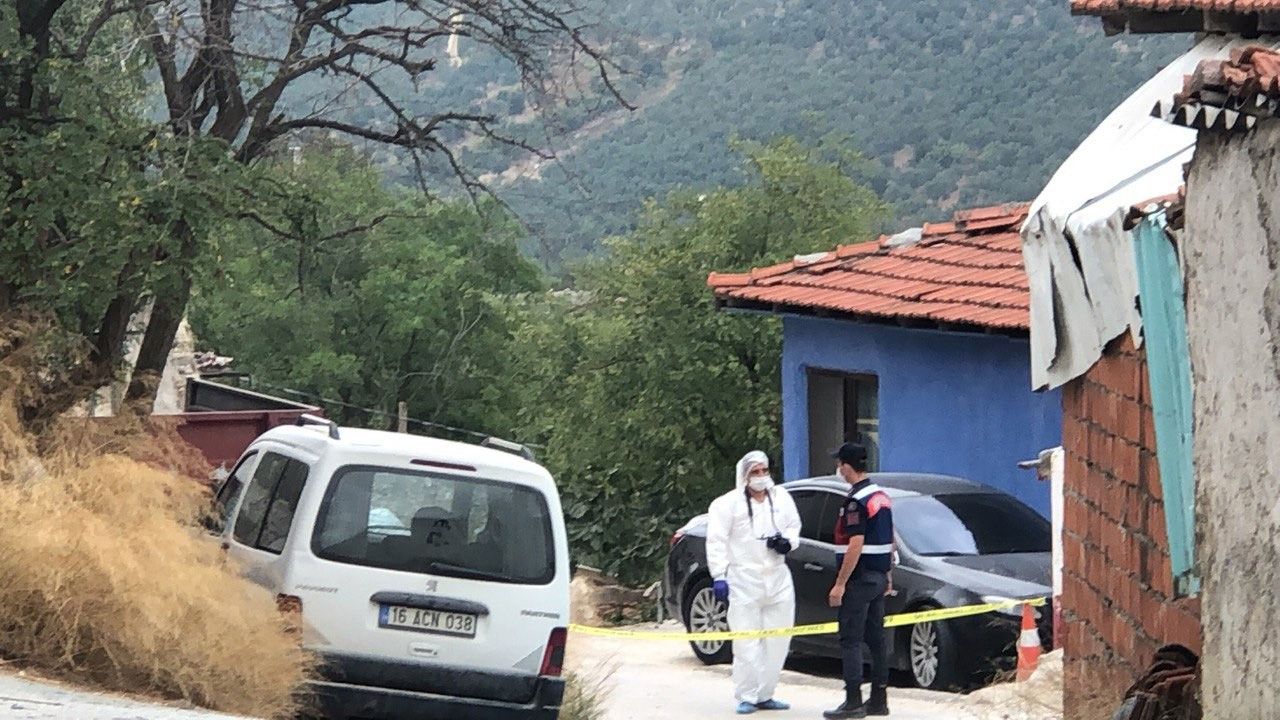 Öfkeli abla, anne babasını odaya kilitleyen kardeşini öldürdü! 4