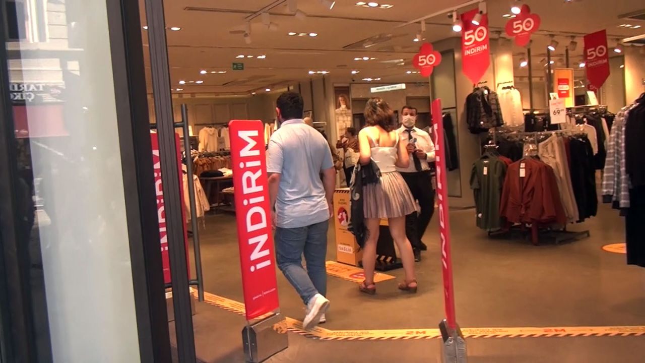 Taksim'de genç kadına adım adım takip 4