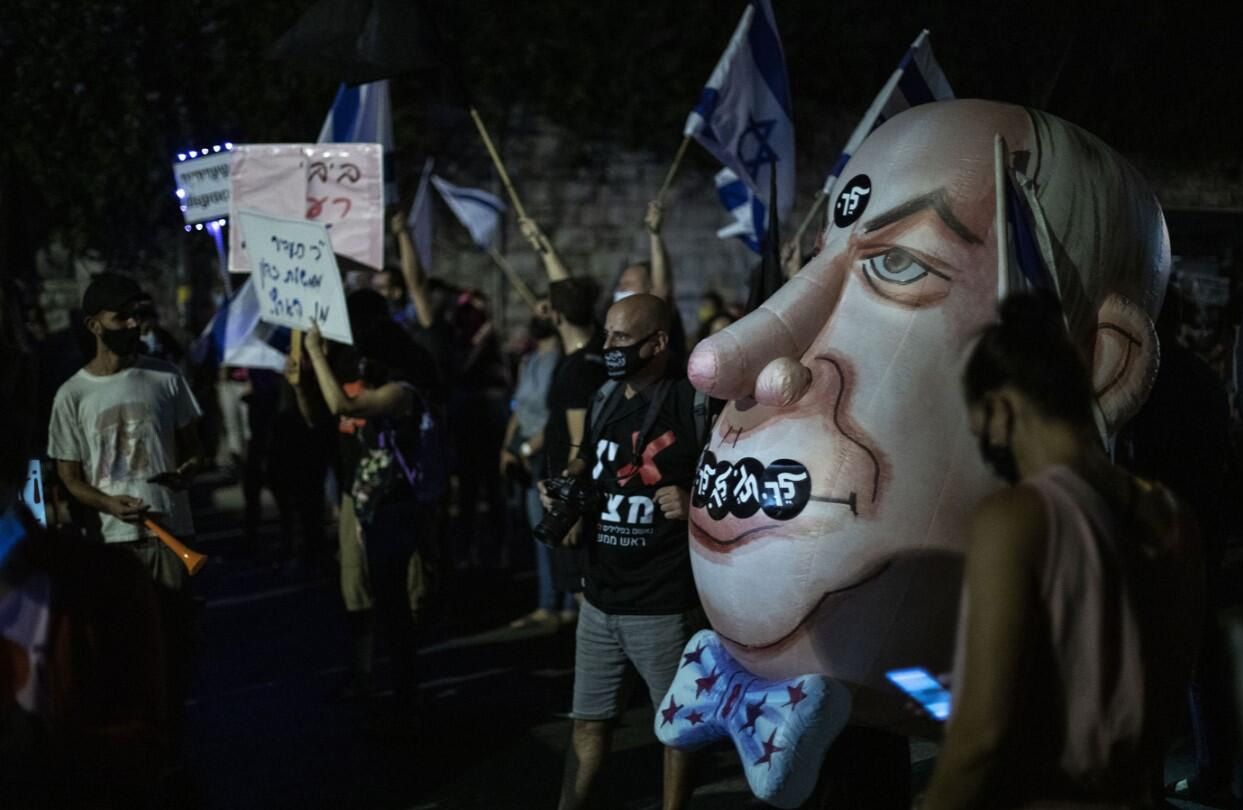 İsrail'de karantinaya rağmen Netanyahu karşıtı gösteriye binlerce kişi katıldı! 8