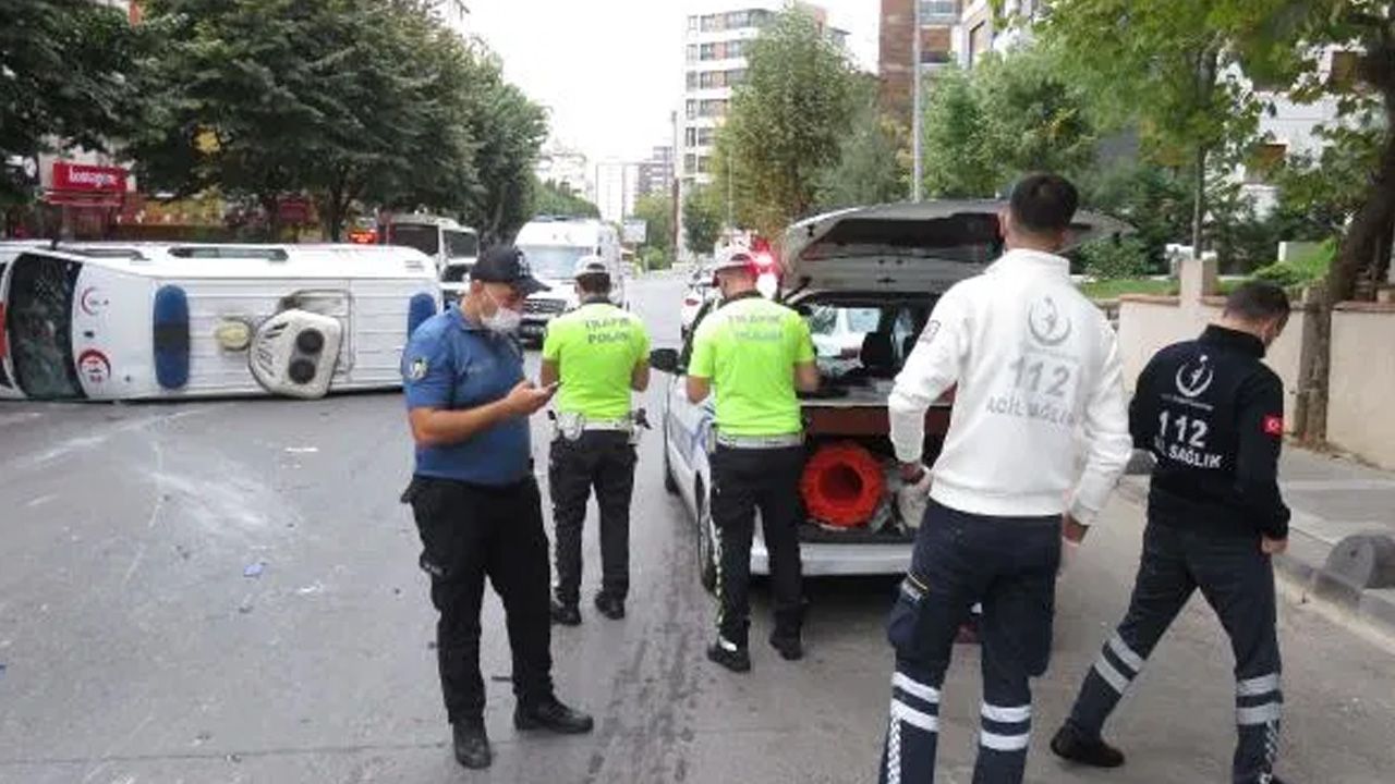 Kadıköy'de ambulans kaza yaptı! 7