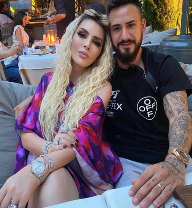 Selin Ciğerci ile Gökhan Çıra milyonluk araçlarıyla Etiler'de 7