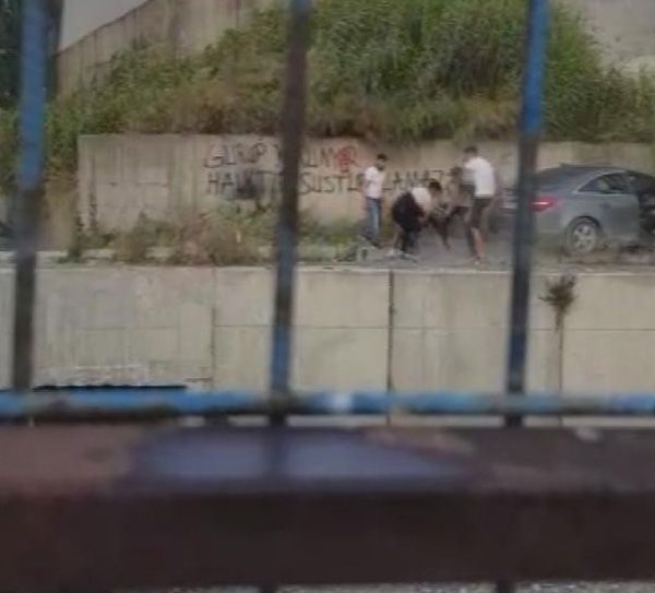 Dövdükleri kişiyi dereye attılar! 2