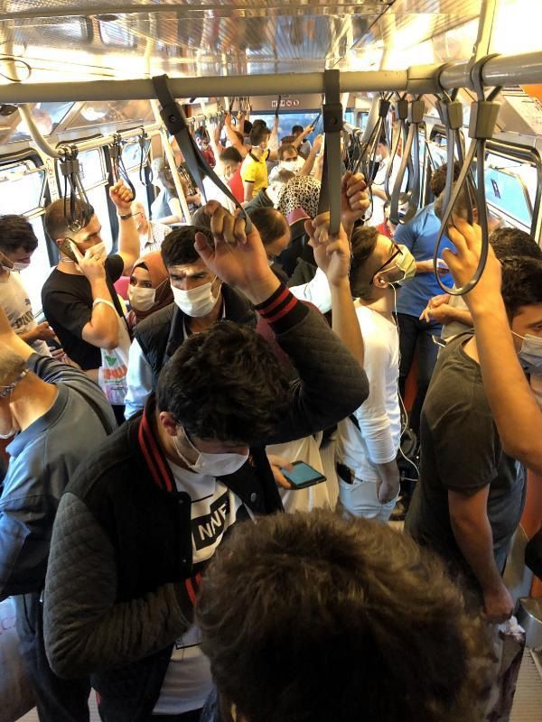Metroda tedirgin eden yolculuk 4