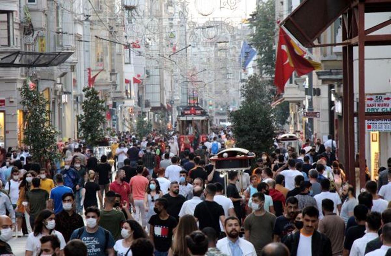 İstiklal Caddesi'nde adım atacak yer yok 5
