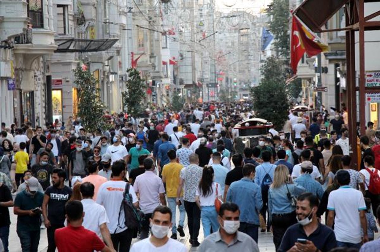 İstiklal Caddesi'nde adım atacak yer yok 4