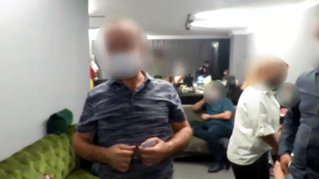 Adana ve Hatay polisinden kumarhaneye çevrilen evlere baskın! 3