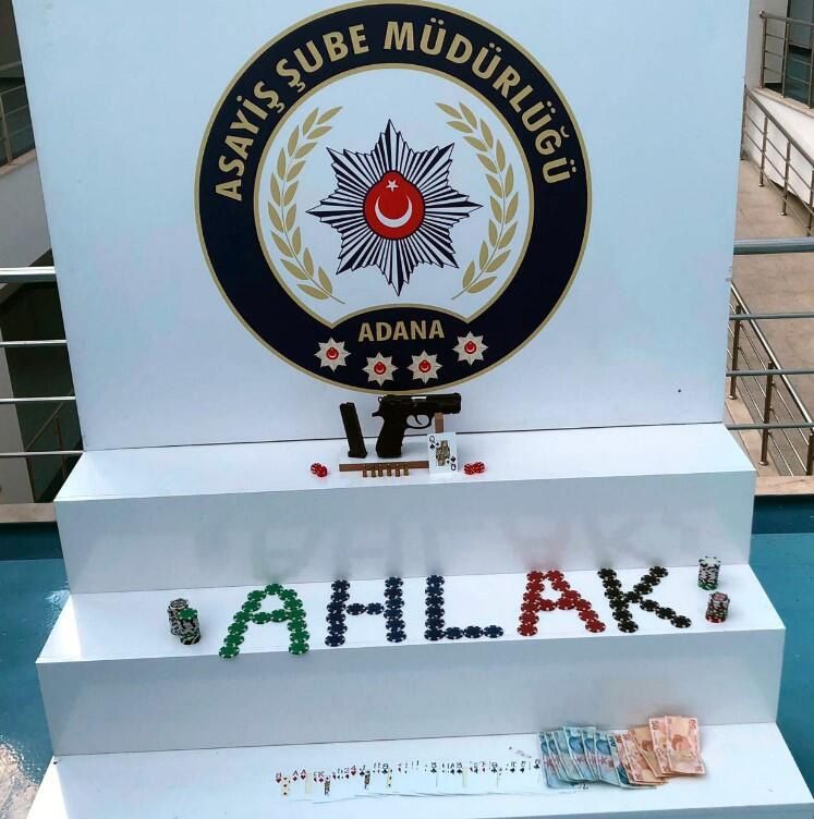 Adana ve Hatay polisinden kumarhaneye çevrilen evlere baskın! 4